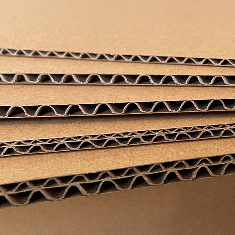 How does packaging corrugated cardboard achieve the perfect combination of high strength and light weight?